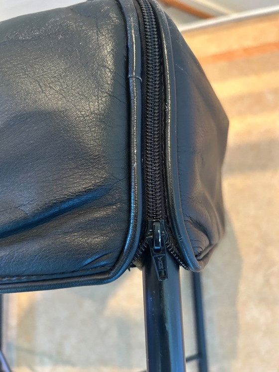 Image 1 of 2 fauteuils Montis Charley en cuir noir et 1 pouf noir