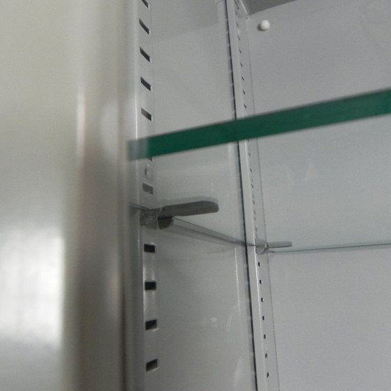 Image 1 of Armadietto medico in acciaio, Oostwoud, anni '60