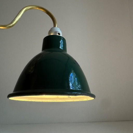 Applique antica da officina in ottone e lamiera smaltata