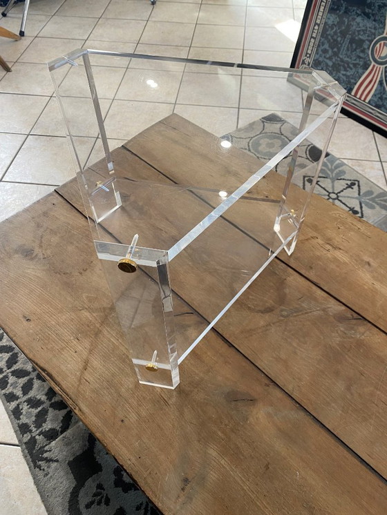 Image 1 of Table basse bout de canapé triangulaire plexiglas altuglas style David Lange vintage années 70