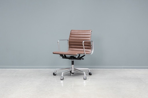 Eames EA117 office chair, 1x