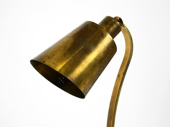 Image 1 of Magnifique lampe de table en laiton massif, rare et imposante, typique du design moderne du milieu du XXe siècle | 48 cm | 18,9"