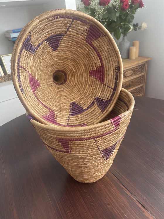Image 1 of Cestino Tutsi intrecciato strettamente con coperchio Ruanda