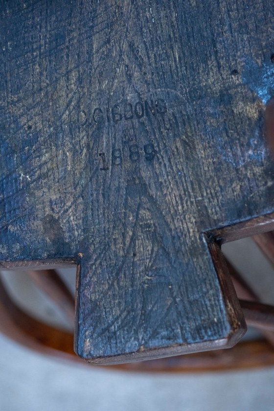 Image 1 of Vroege Charles Gibbons Windsor-stoel van iephout, 1889, High Wycombe