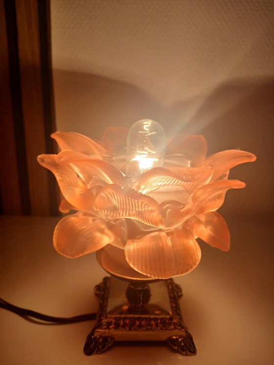 Image 1 of Lampe tulipe ancienne ,hauteur  13cm