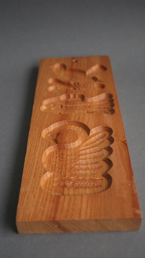 Image 1 of Stampo vintage in legno per Springerle, con design a 3 strisce: uccello, pesce e cigno.