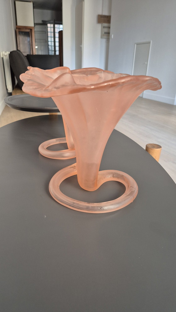 Image 1 of Een paar vintage Italiaanse vazen ​​van matroze glas, model "Lilly" — bloemkroon, trompetvormig — jaren 1930-1950
