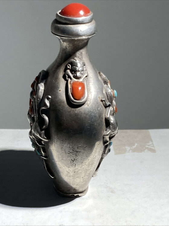 Image 1 of Piccola tabacchiera antica in argento intarsiato con turchese e corallo