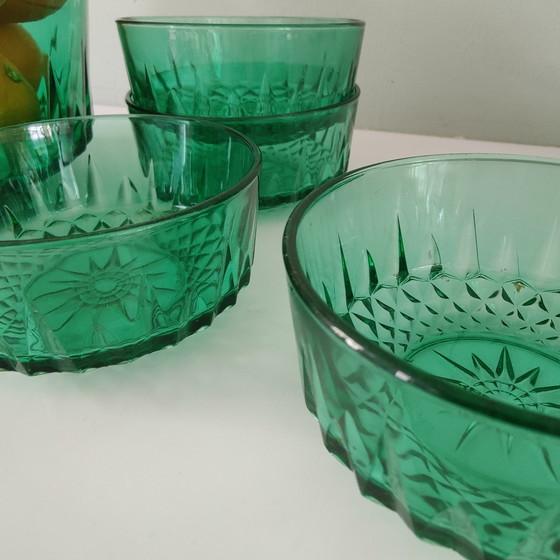 Image 1 of Arcoroc France Ciotola in vetro pressato verde con 4 ciotole, anni '60