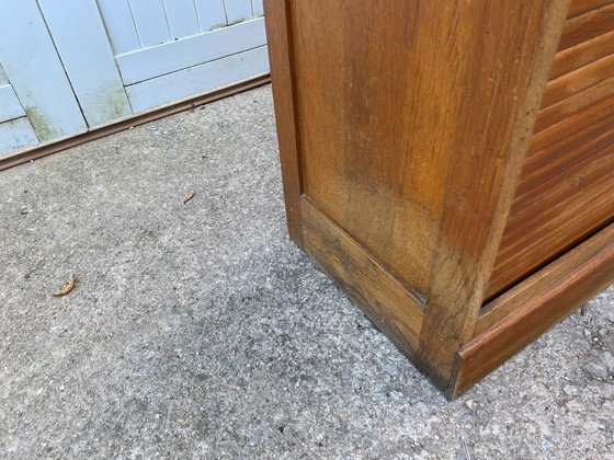 Image 1 of Eikenhouten archiefkast met dubbele kolom en gordijn uit de jaren 50