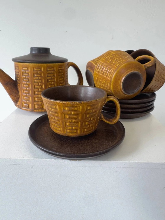 Ceramano Teeservice "Epsilon" aus den 1960er Jahren mit erhabenem geometrischem Muster. – Küchenzubehör (photo 2 of 12)