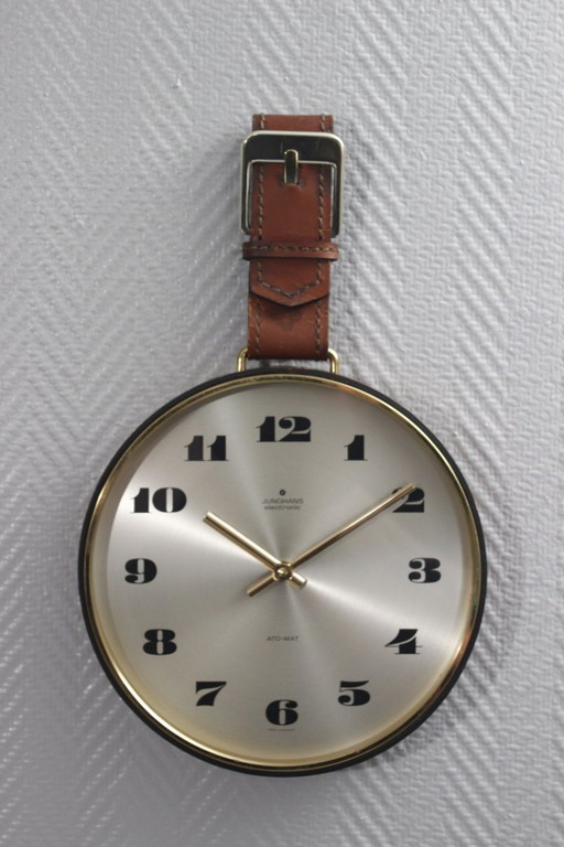 Reloj de pared vintage Junghans, marco de latón, correa de cuero, diseño modernista, años 70