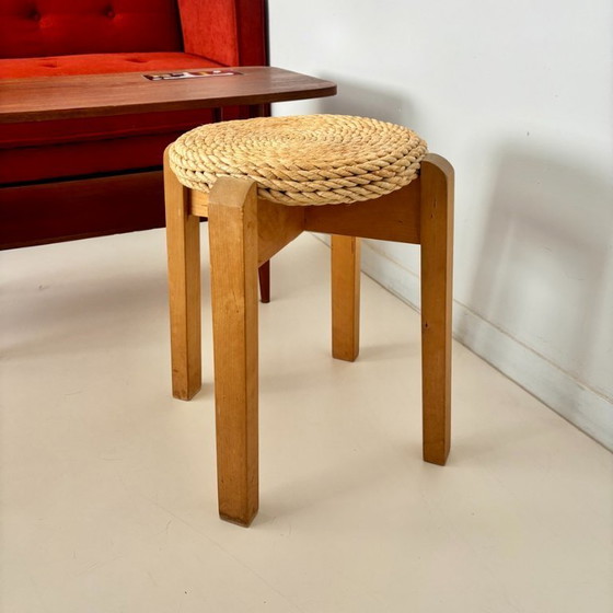 Skandinavischer Kiefernbinsenhocker aus der Mitte des 20. Jahrhunderts – Wood (photo 9 of 14)