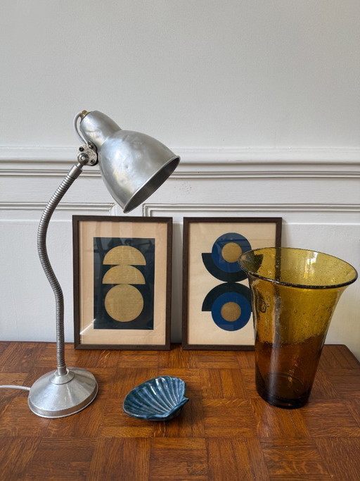 Vintage industriële bureaulamp uit de jaren 50 van aluminium met verstelbare arm.