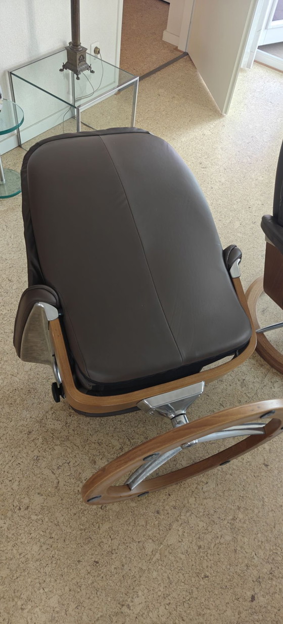 2 Poltrone relax Stressless Sunrise M e poggiapiedi – Pelle, Legno (photo 4 of 6)