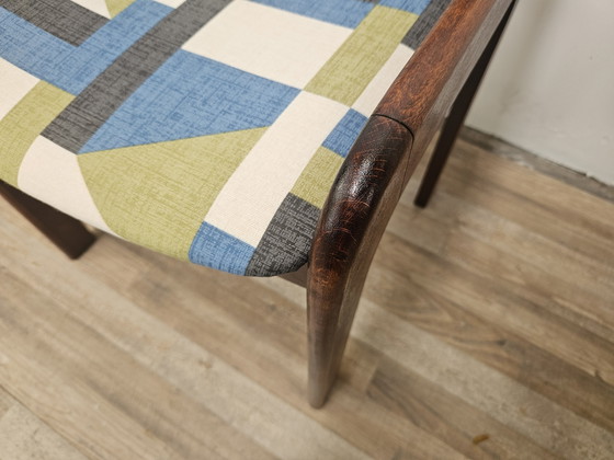 Image 1 of 70s eetkamerstoelen in beukenhout en stoffen uit het ruimte-tijdperk