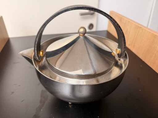 "Teaball" Teekanne Entworfen von Carsten Jørgensen – Bodum, tafelaccessoires, Metal, Wood