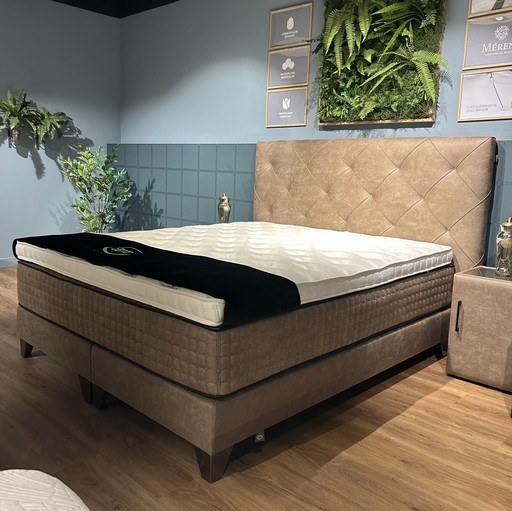 Box spring Serta Magnifique - 180x210 con 2 comodini