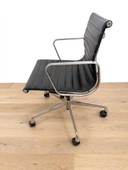Vitra EA 118 Eames Silla de oficina con reposabrazos