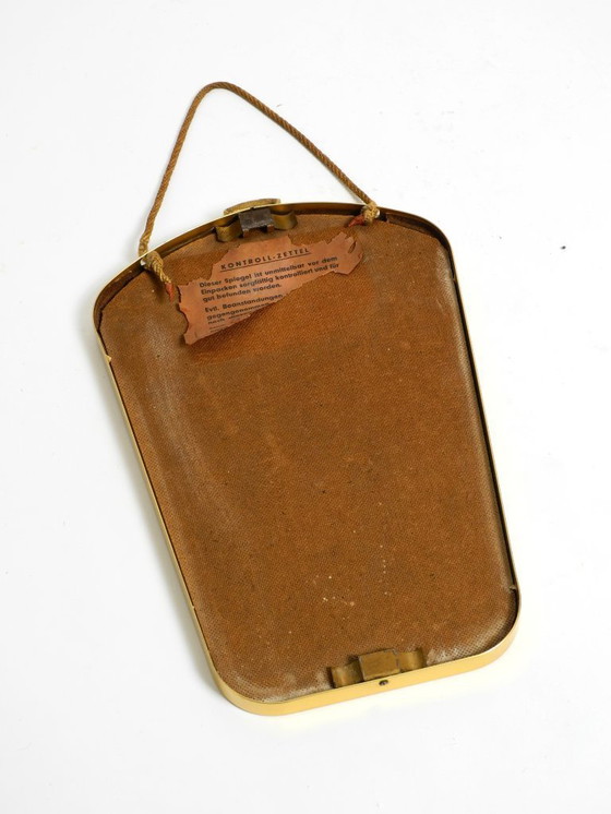 Image 1 of Bellissimo piccolo specchio da parete in ottone di metà secolo con cinturino intrecciato