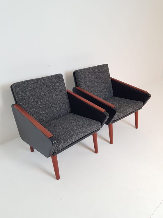 2 Vintage Danish Faux Leather Armchairs, Newly Upholstered Cushions – Skai, Wood (photo 4 of 15)