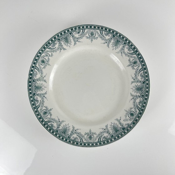 Image 1 of Plato de presentación con pie, de loza, modelo "Wilbur", Moulins des loups, finales del siglo XIX - principios del siglo XX.