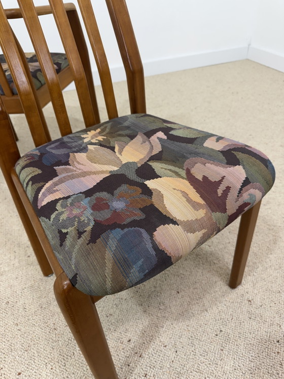 Set of 2 Armchairs and 3 Dyrlund Dining Chairs – Wood (photo 5 of 15)