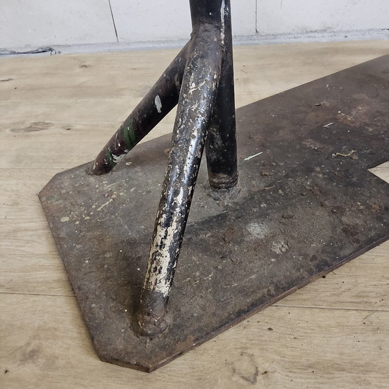 Image 1 of Antiker doppelter Schuhleistenständer aus Schmiedeeisen (H 113 cm) für Schuhmacher