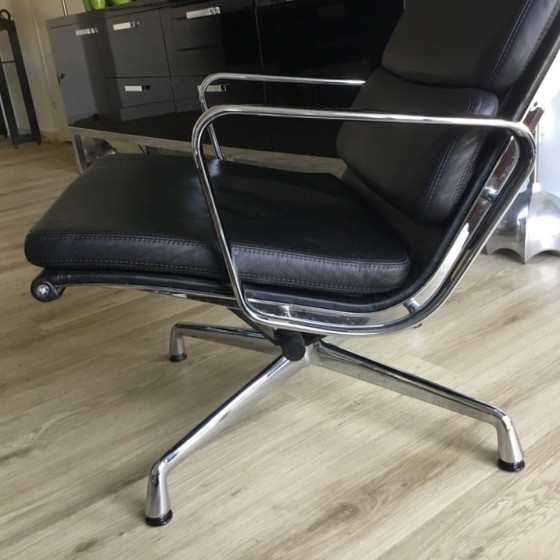 Vitra EA222 y 223 – Sillas giratorias, Cuero (photo 3 of 8)