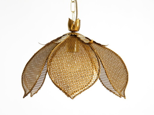 Hermosa y rara lámpara de techo de latón con diseño floral Regency de los años 80