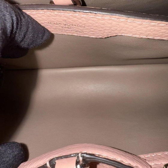 Image 1 of LOUIS VUITTON CAPUCINES - BB CUIR DE VEAU TAURILLON ROSE JASMIN FERMOIR ARGENTÉ