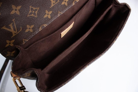 Image 1 of Louis Vuitton, Pochette Metis in tela monogram