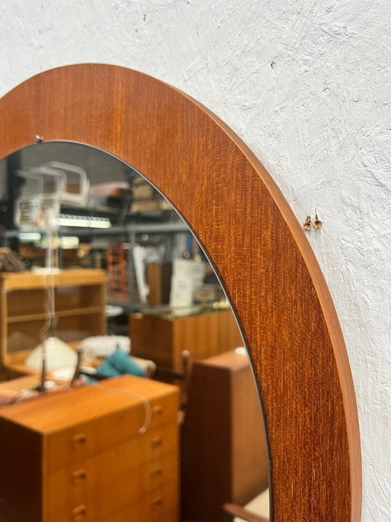 Image 1 of Espejo redondo antiguo de teca, Escandinavia, década de 1970.