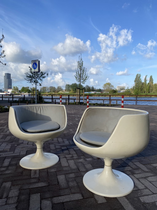 2x Eero Aarnio Cognac Stühle original und unberührt mit Patina