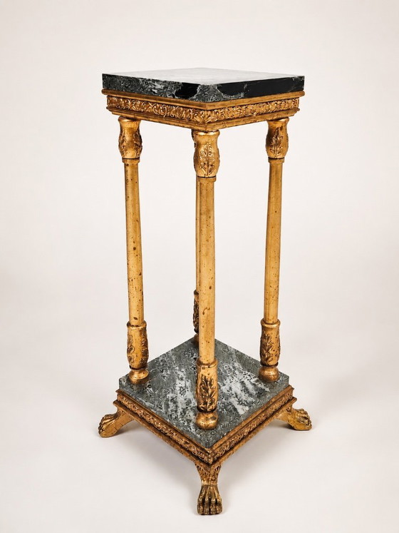 Image 1 of Colonne piédestal de style Empire — Plateau en pierre et pieds sculptés en forme de pattes, XXe siècle