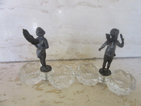 Image 1 of 2 recipientes para salero y pimentero con forma de ángeles querubines de cristal y metal negro (a uno de ellos le falta un ala) 