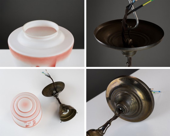 Image 1 of Originele Art Deco hanglamp met geometrische decoratie – jaren 30, opaalglas in rood en wit | gerestaureerd