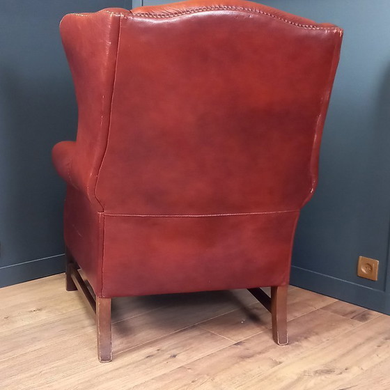 Image 1 of Grande poltrona inglese con ala a sbalzo rivestita in pelle di pecora