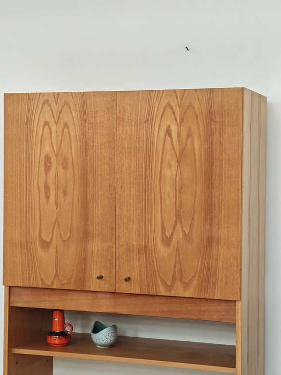 Antiker hoher Fernsehschrank, Kommodenschrank von Drevotex Zamberk. – Vitrine, Wood, Mid Century Modern (photo 5 of 22)