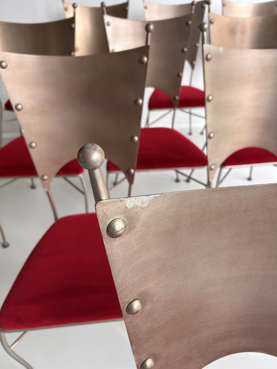 Image 1 of Sedie di design di Andy Thornton – velluto rosso e bronzo ramato (set)