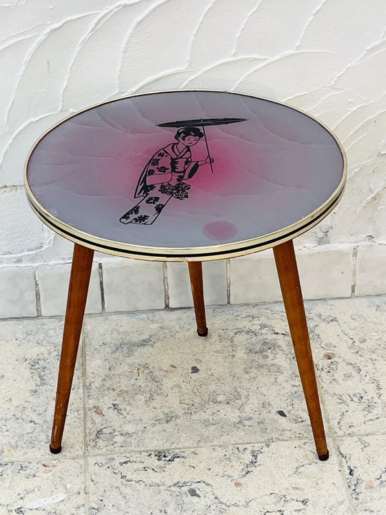 Image 1 of Tavolino vintage in stile giapponese con decorazioni a tema geisha.