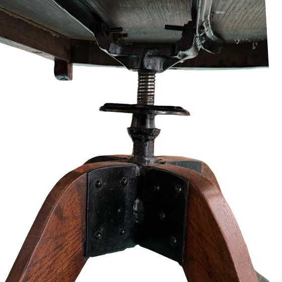 Image 1 of Silla de capitán de madera curvada - Montada sobre una base giratoria - Base de hierro fundido - Roble antiguo