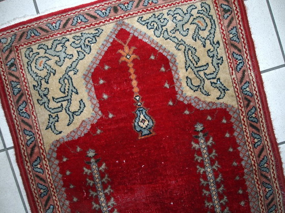 Image 1 of Handgemaakt antiek Turks Konya-tapijt 69 cm x 108 cm (2,9' x 3,5') jaren 1920 - 1C500