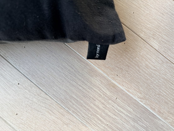 Image 1 of By Nord, groot donkergrijs/zw kussen met hertenkop