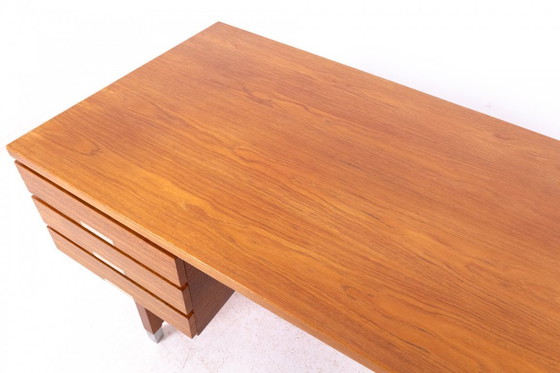 Image 1 of Teakhouten bureau, Eigil Petersens Mobelfabrik, Denemarken, jaren 1960.