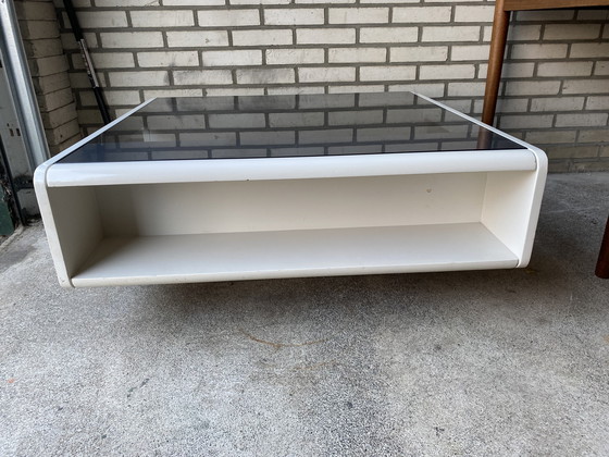 Image 1 of Table basse vintage en bois avec verre Midcentury