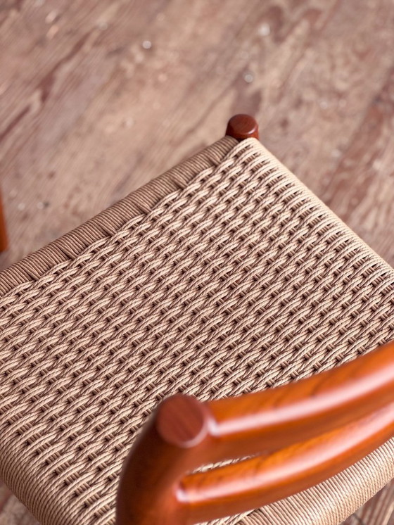 Image 1 of Zwei Teak-Esszimmerstühle, Modell 84 von Niels O. Møller für J.L. Moller, Dänemark