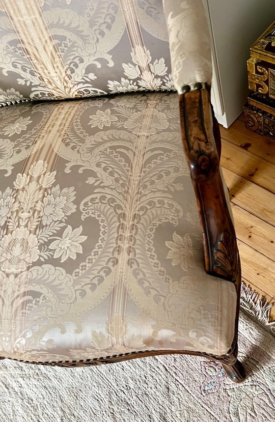 Image 1 of Pareja de sillones estilo Luis, tallados a mano, que necesitan restauración.