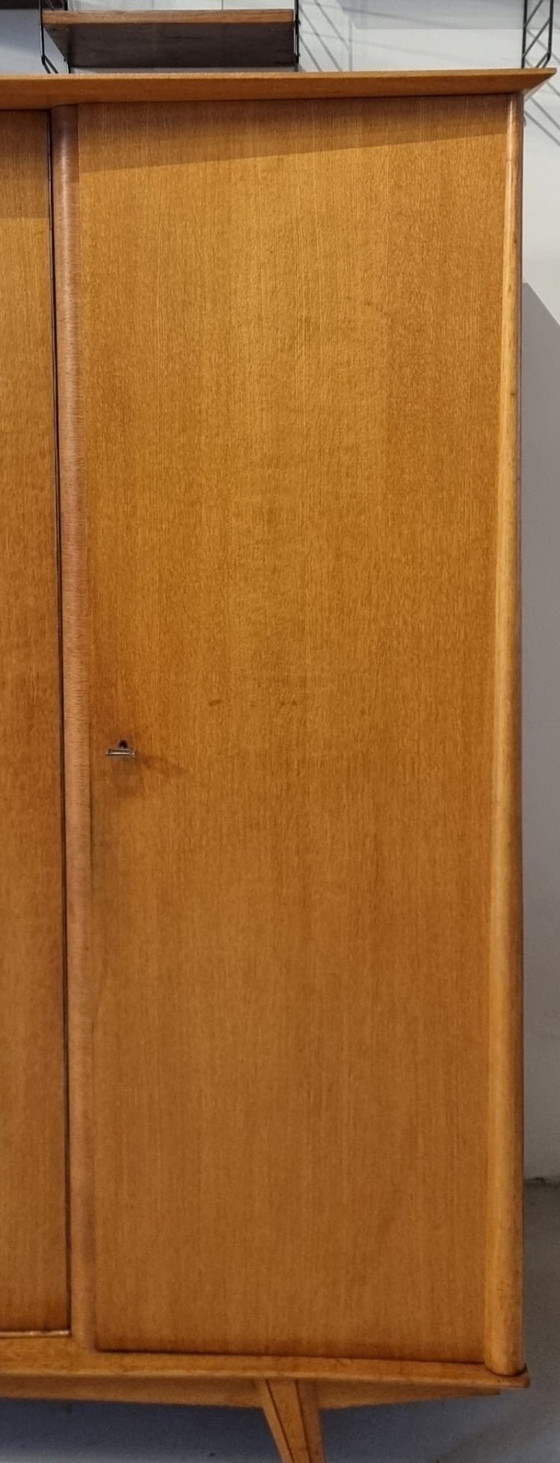 Image 1 of guardaroba di metà secolo