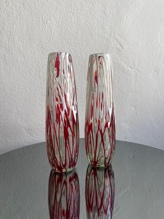 Image 1 of Paar transparante, witte, rode vazen van Murano glas, 1970